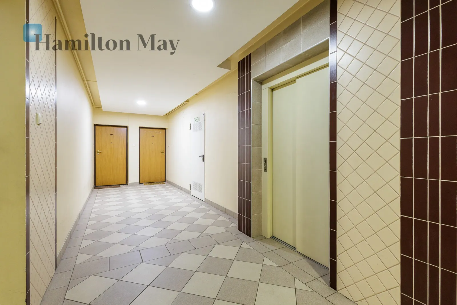 Ostatnie piętro z wysokimi sufitami | 200 m od metra Kondratowicza  - slider