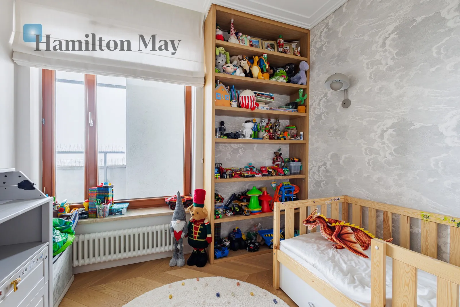 Region: Mokotów Subregion: Wyględów Distance to centre: 3.2 km Level: 9 Price: 9900 PLN Bedrooms: 2 Bathrooms: 1 - slider