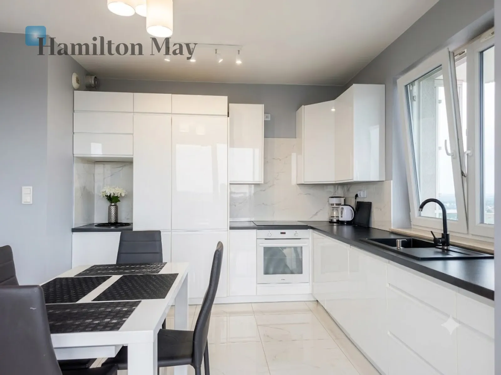 Street: Antoniego Słonimskiego Region: Psie Pole Subregion: Kleczków Distance to centre: 2.56 km Level: 15 Price: 3000 PLN Bedrooms: 1 Bathrooms: 1 Size: 40.37m2 - slider