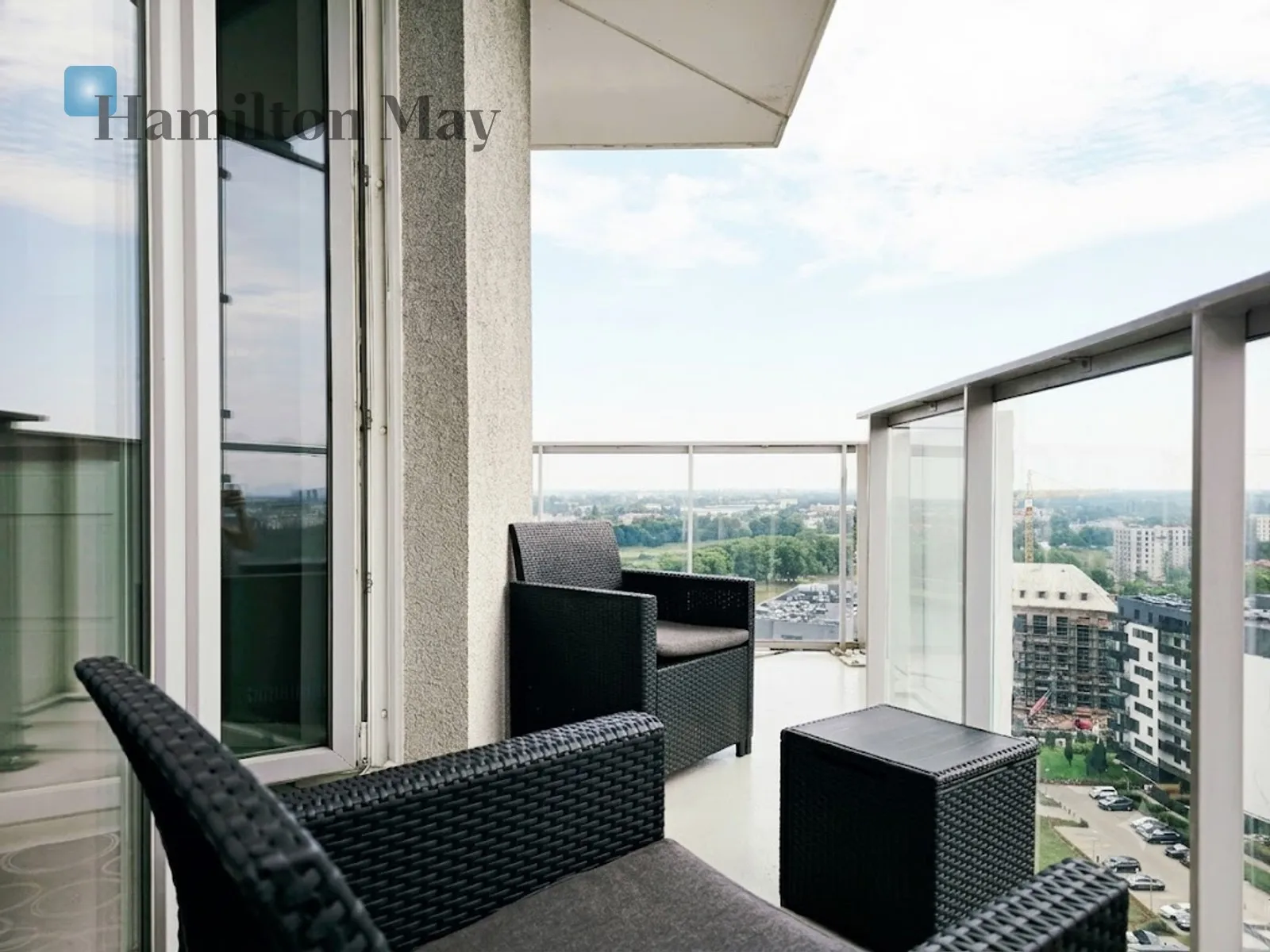 Distance to centre: 2.56 km Level: 15 Price: 3000 PLN Bedrooms: 1 Bathrooms: 1 Size: 40.37m2 Price/m2: 74 PLN - slider