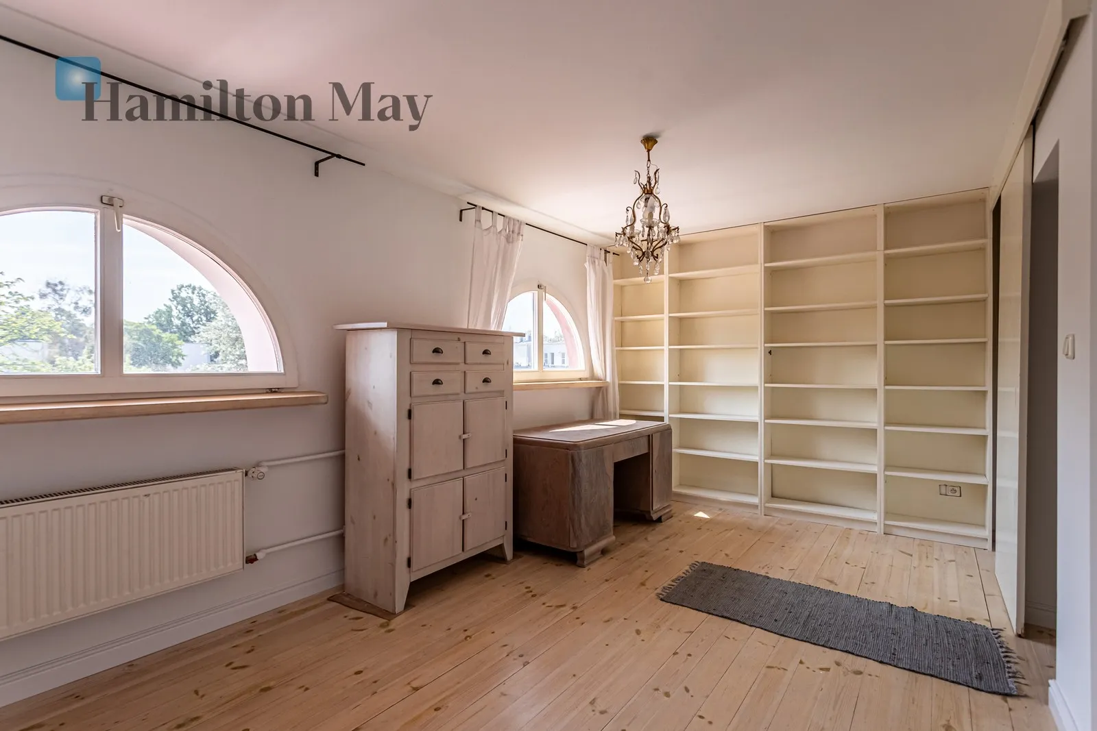 Street: Adama Mickiewicza Region: Żoliborz Subregion: Stary Żoliborz Distance to centre: 5.16 km Level: 3 Price: 9000 PLN Bedrooms: 2 Bathrooms: 1 Size: 82m2 Price/m2: 110 PLN - slider