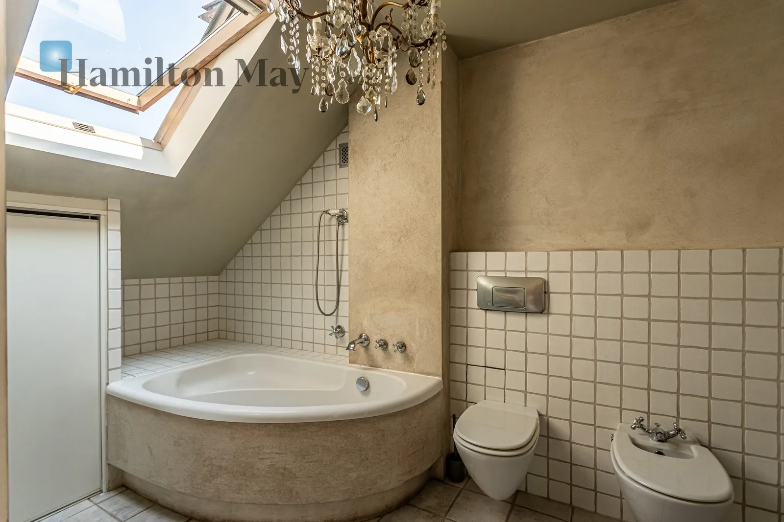 City: Warszawa Street: Adama Mickiewicza Region: Żoliborz Subregion: Stary Żoliborz Distance to centre: 5.16 km Level: 3 Price: 9000 PLN Bedrooms: 2 Bathrooms: 1 - slider