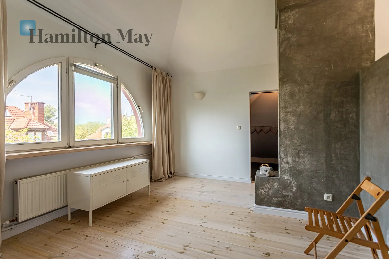 City: Warszawa Street: Adama Mickiewicza Region: Żoliborz Subregion: Stary Żoliborz Distance to centre: 5.16 km Level: 3 Price: 9000 PLN Bedrooms: 2 - slider