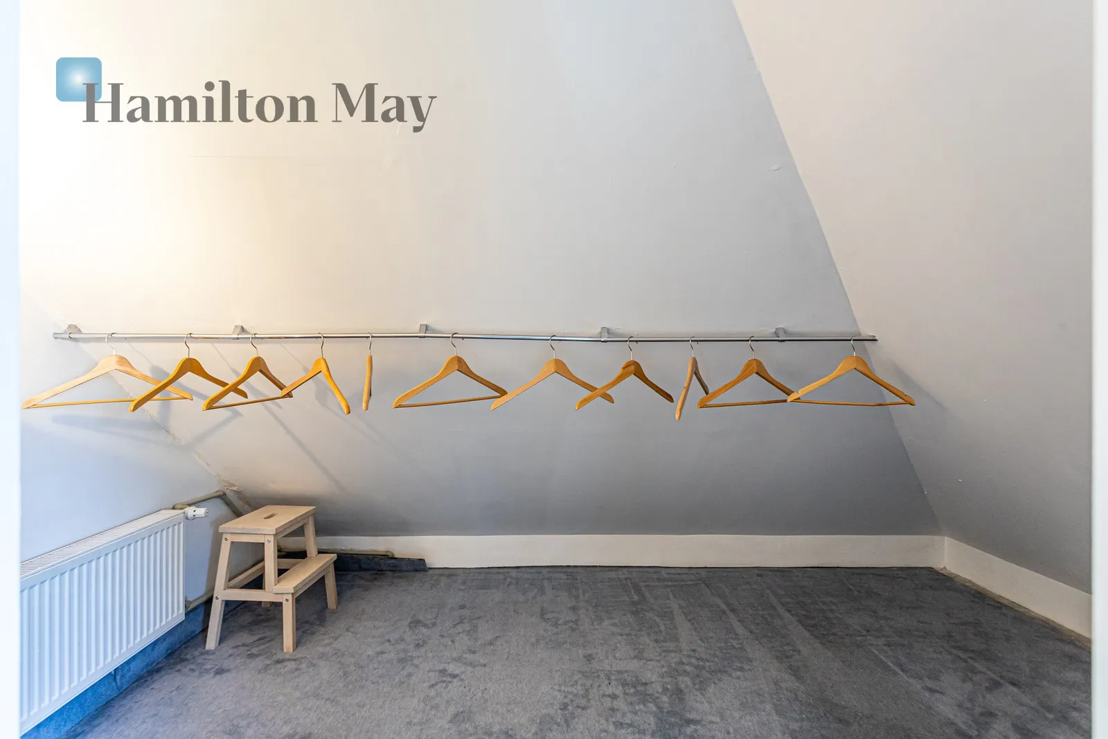 Street: Adama Mickiewicza Region: Żoliborz Subregion: Stary Żoliborz Distance to centre: 5.16 km Level: 3 Price: 9000 PLN Bedrooms: 2 Bathrooms: 1 - slider