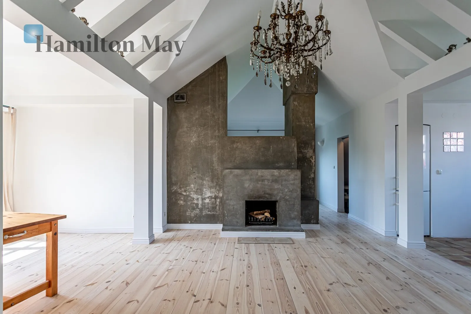 Street: Adama Mickiewicza Region: Żoliborz Subregion: Stary Żoliborz Distance to centre: 5.16 km Level: 3 Price: 9000 PLN Bedrooms: 2 - slider