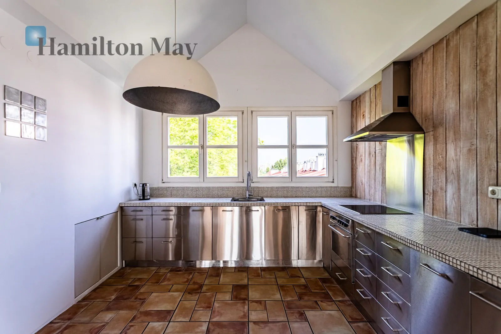 Region: Żoliborz Subregion: Stary Żoliborz Distance to centre: 5.16 km Level: 3 Price: 9000 PLN Bedrooms: 2 Bathrooms: 1 - slider
