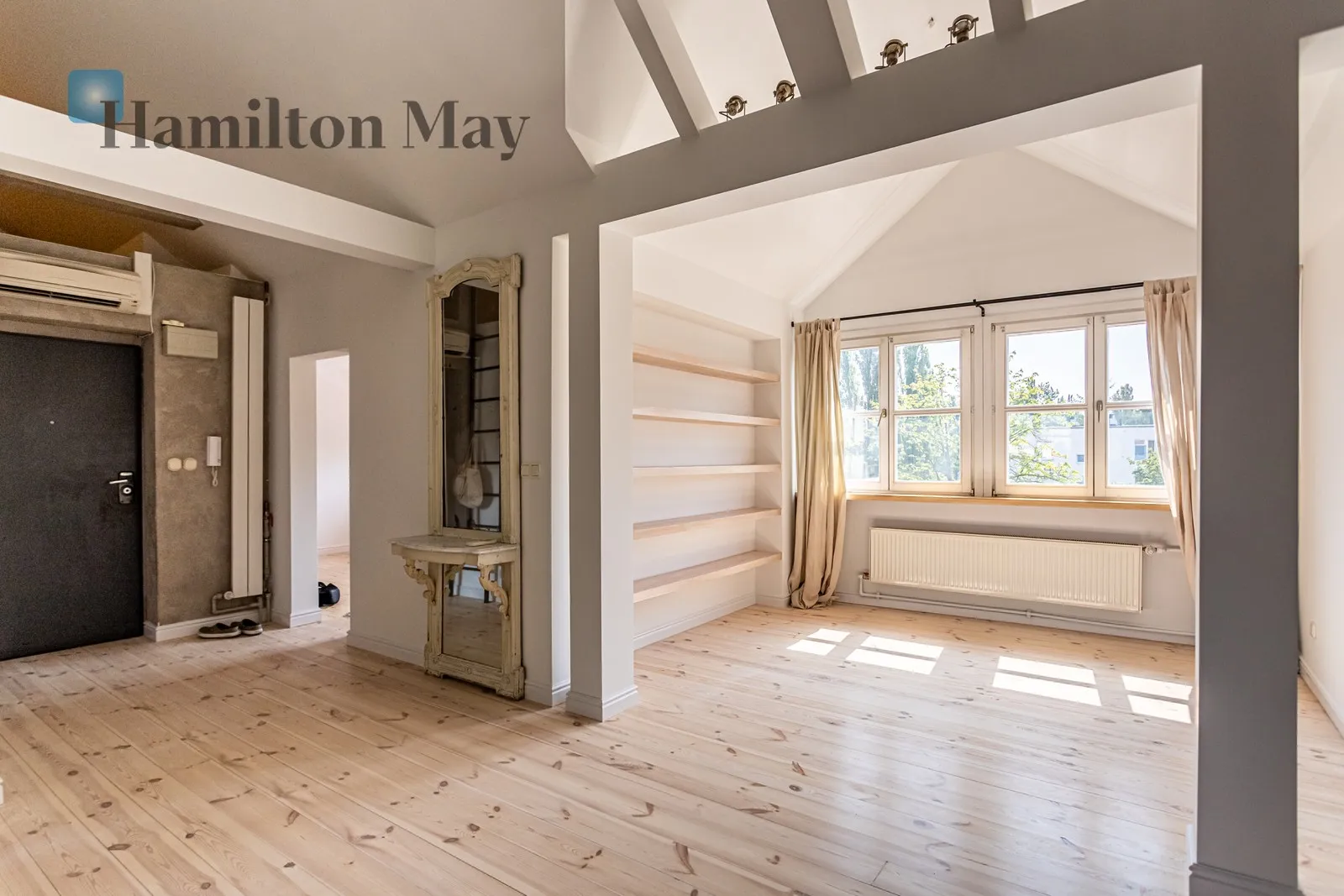 Distance to centre: 5.16 km Level: 3 Price: 9000 PLN Bedrooms: 2 Bathrooms: 1 Size: 82m2 Price/m2: 110 PLN - slider