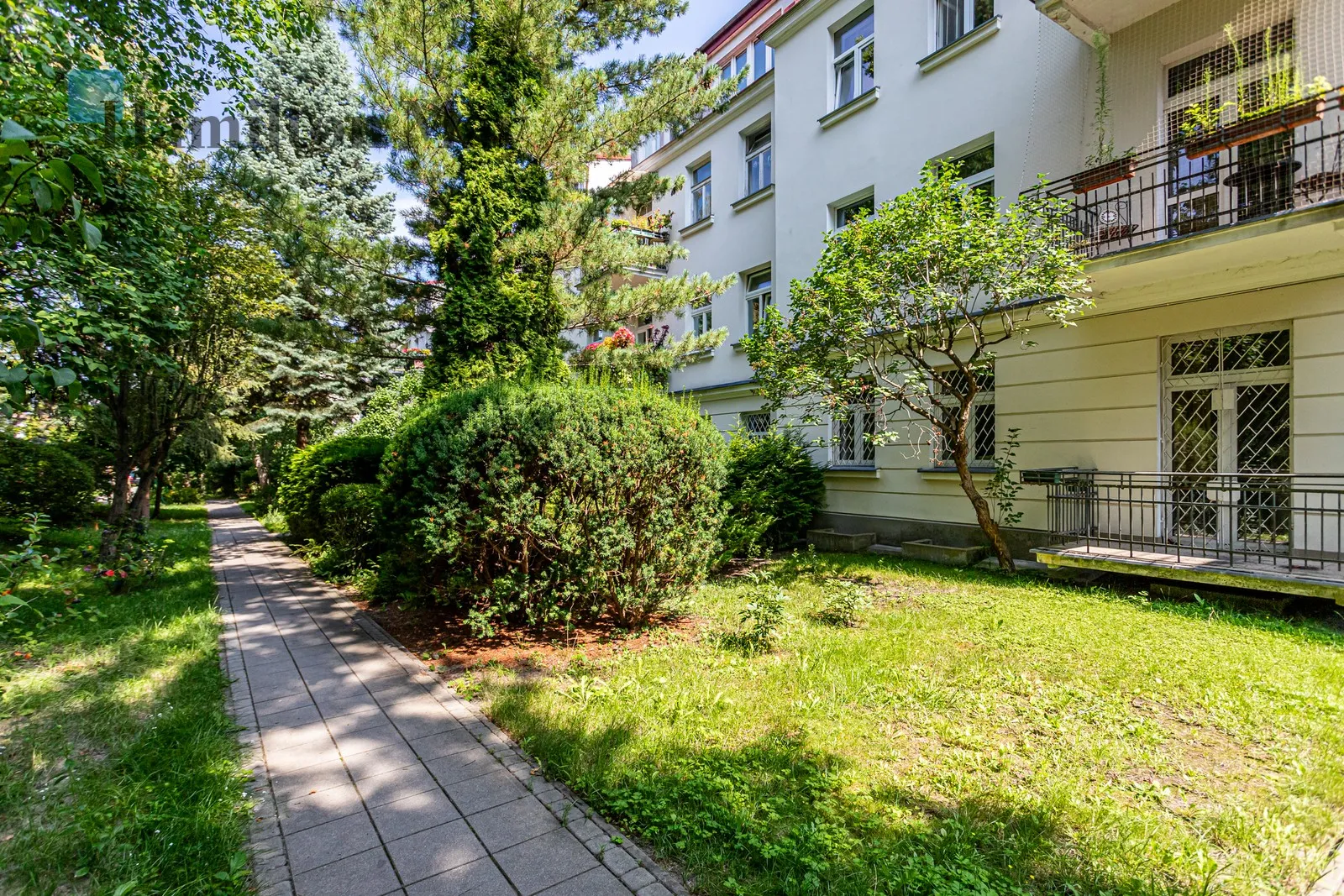 Region: Żoliborz Subregion: Stary Żoliborz Distance to centre: 5.16 km Level: 3 Price: 9000 PLN - slider