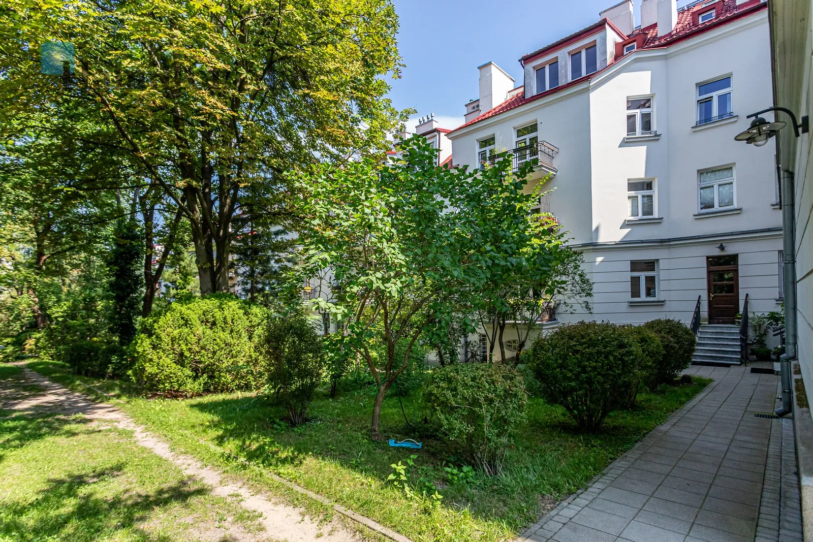 Price: 9000 PLN Bedrooms: 2 Bathrooms: 1 Size: 82m2 Price/m2: 110 PLN - slider