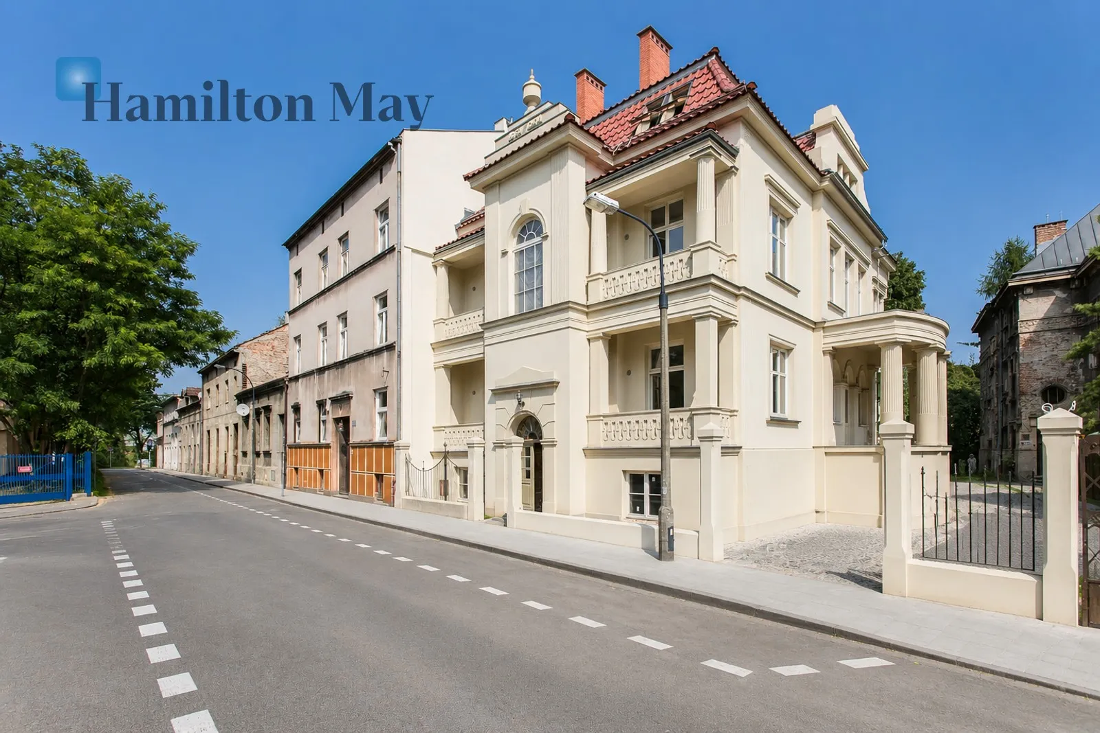 Extraordinary office premises in a completely renovated building on Old Debniki - slider