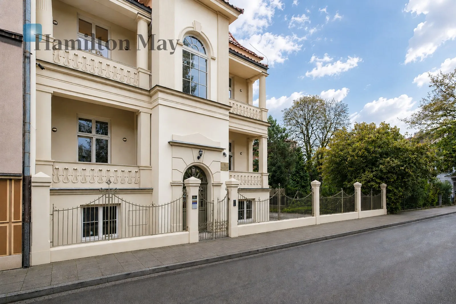 Extraordinary office premises in a completely renovated building on Old Debniki - slider
