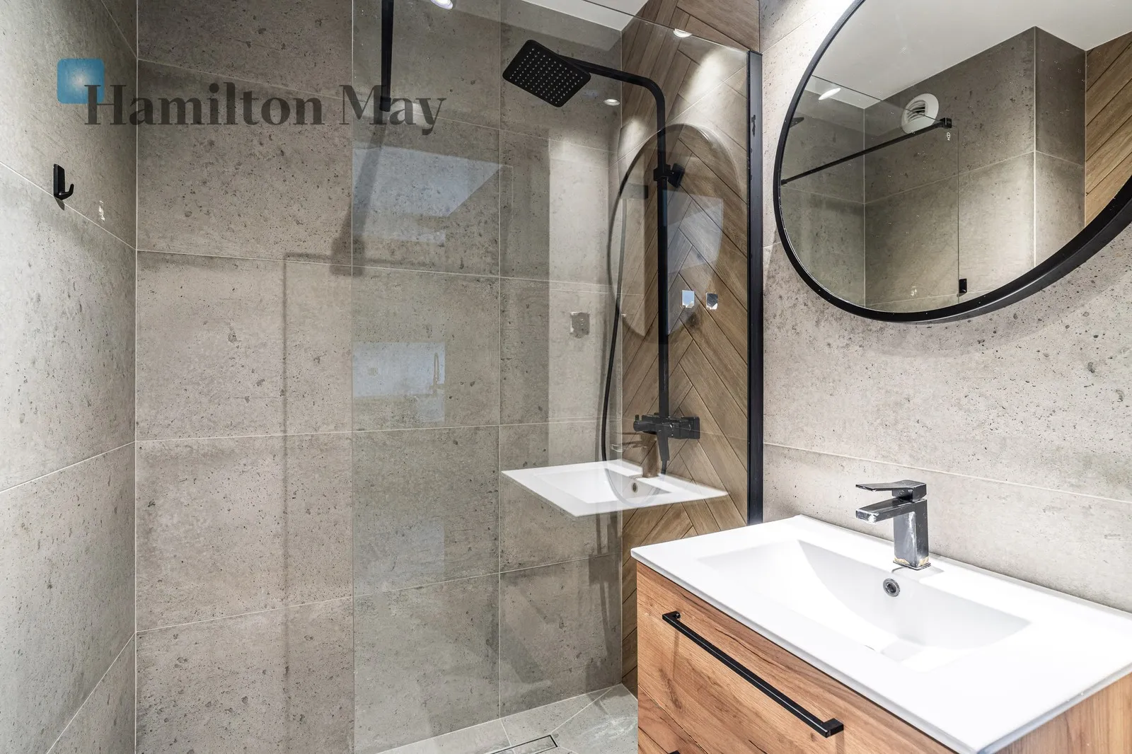 Distance to centre: 5.36 km Level: 2 Price: 3300 PLN Bedrooms: 1 Bathrooms: 1 Size: 33m2 Price/m2: 100 PLN - slider