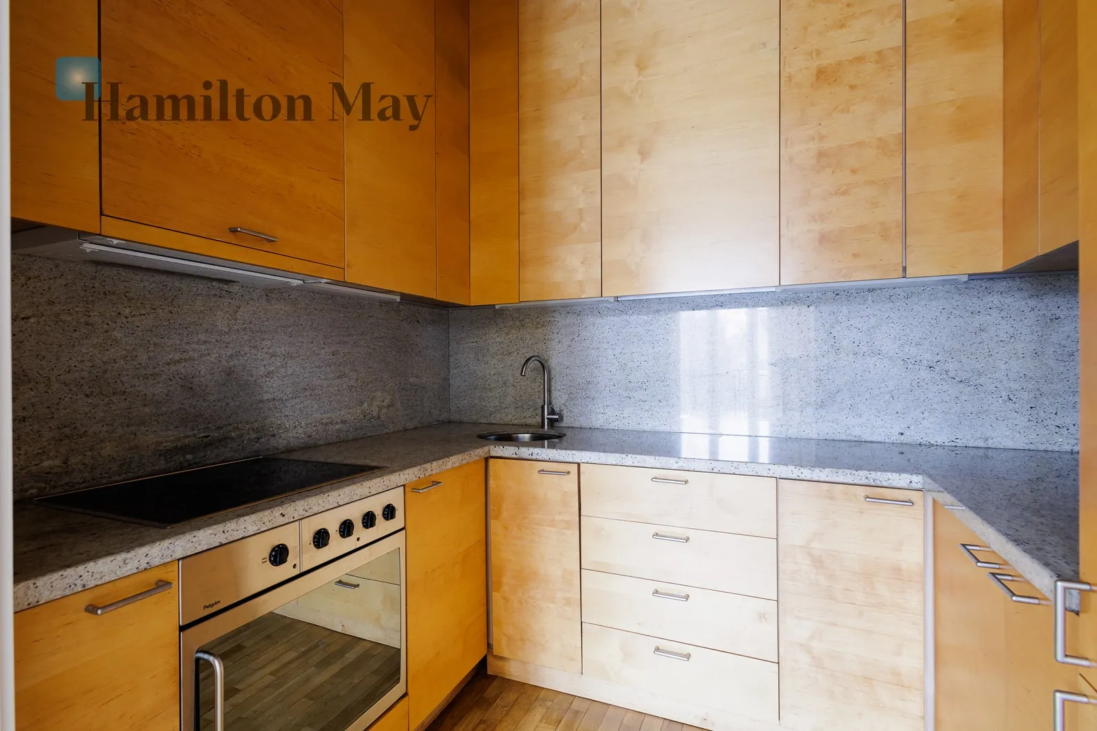 Region: Praga-Południe Subregion: Saska Kępa Distance to centre: 2.88 km Level: 2 Price: 5500 PLN Bedrooms: 1 Bathrooms: 1 Size: 80m2 - slider