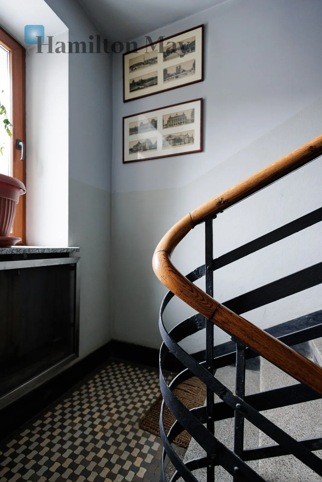 Street: Francuska Region: Praga-Południe Subregion: Saska Kępa Distance to centre: 2.88 km Level: 2 - slider