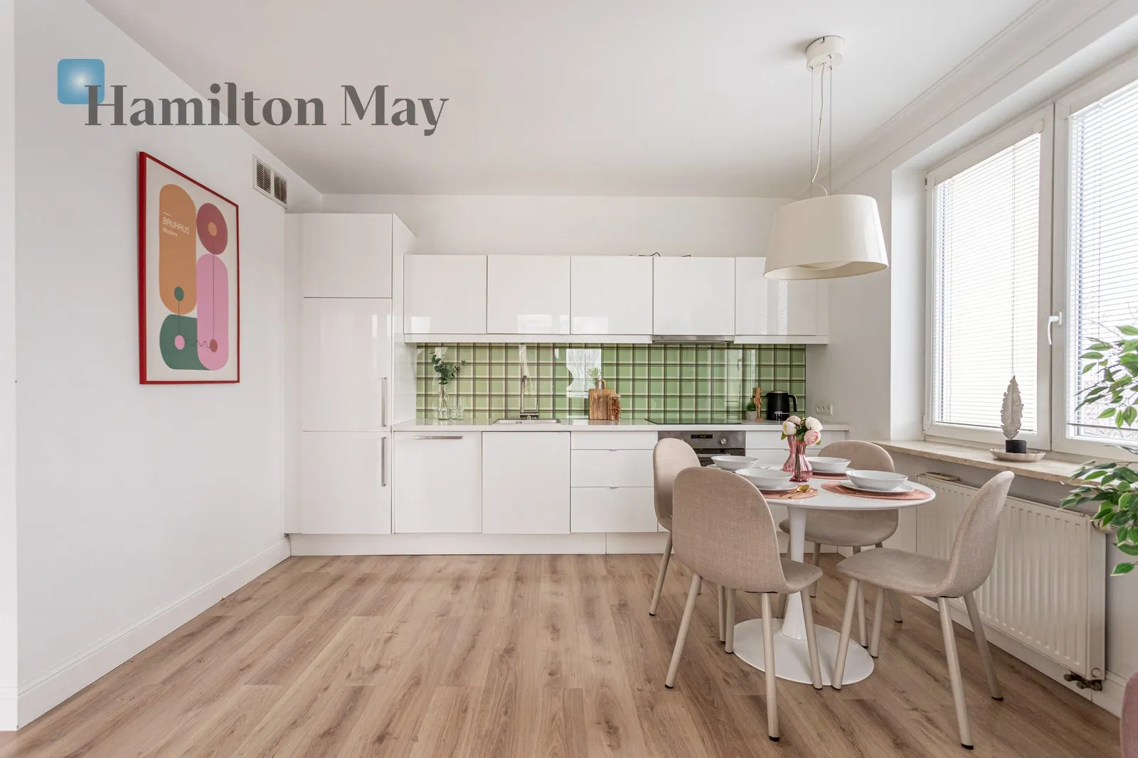 Street: Meksykańska Region: Praga-Południe Distance to centre: 3.3 km Level: 5 Price: 3650 PLN Bedrooms: 1 Bathrooms: 1 Size: 54m2 - slider