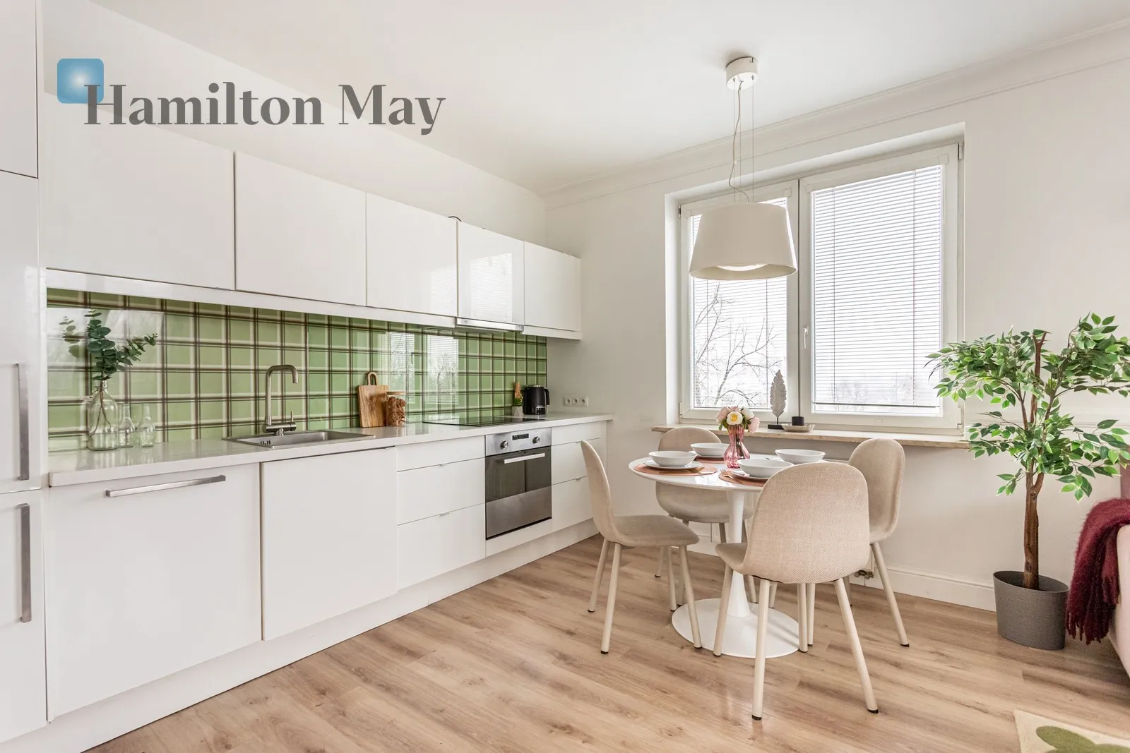 City: Warszawa Street: Meksykańska Region: Praga-Południe Distance to centre: 3.3 km Level: 5 Price: 3650 PLN Bedrooms: 1 Bathrooms: 1 - slider