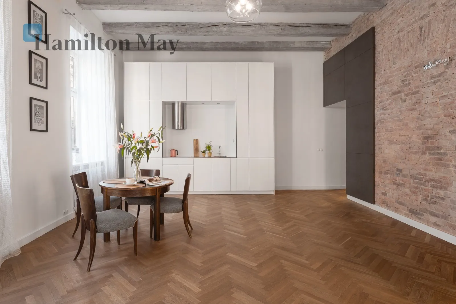 City: Kraków Street: Mostowa Region: Stare Miasto Distance to centre: 1.69 km Level: 1 Price: 2146000 PLN Bedrooms: 1 Bathrooms: 1 Size: 81m2 - slider