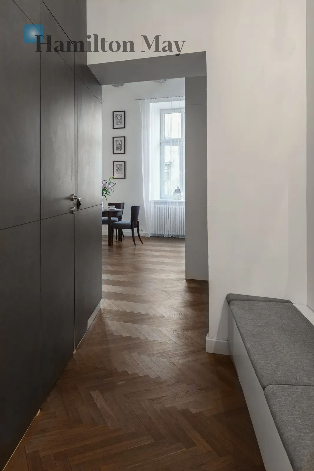 City: Kraków Street: Mostowa Region: Stare Miasto Distance to centre: 1.69 km Level: 1 Price: 2146000 PLN Bedrooms: 1 - slider