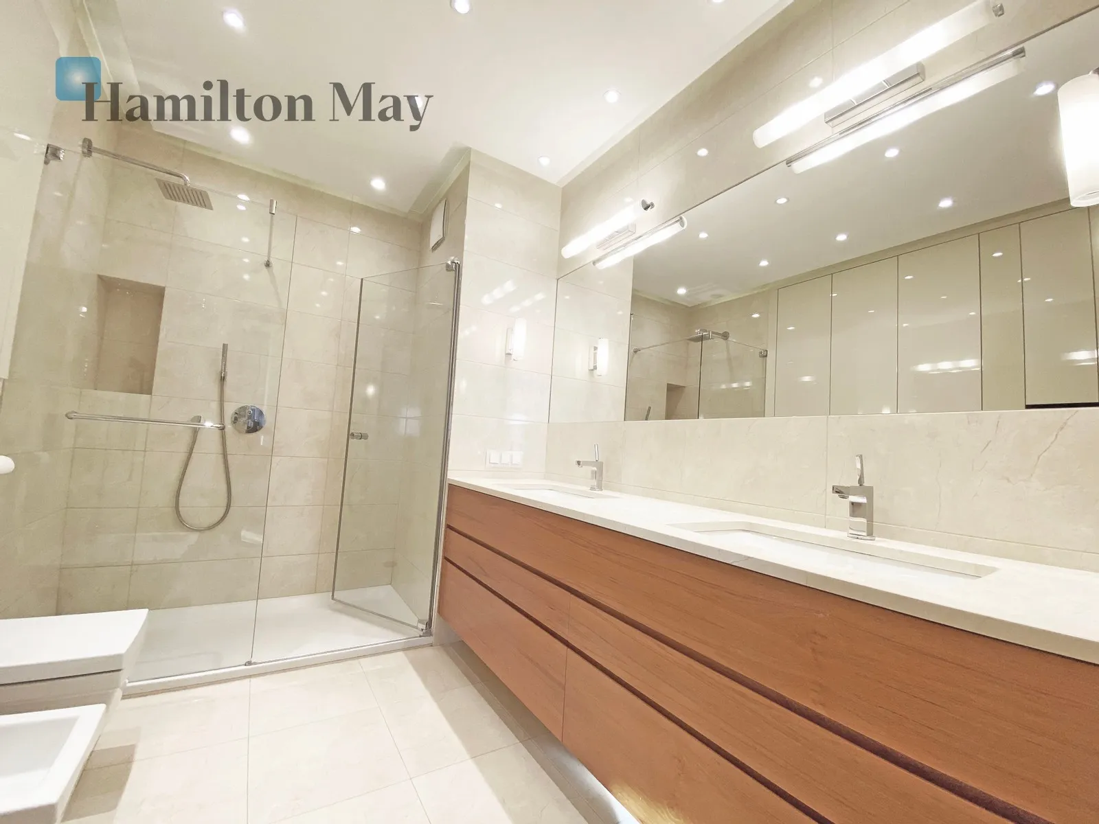 Subregion: Solec Distance to centre: 1.42 km Level: 4 Price: 14700 PLN Bedrooms: 3 Bathrooms: 2 Size: 114m2 - slider
