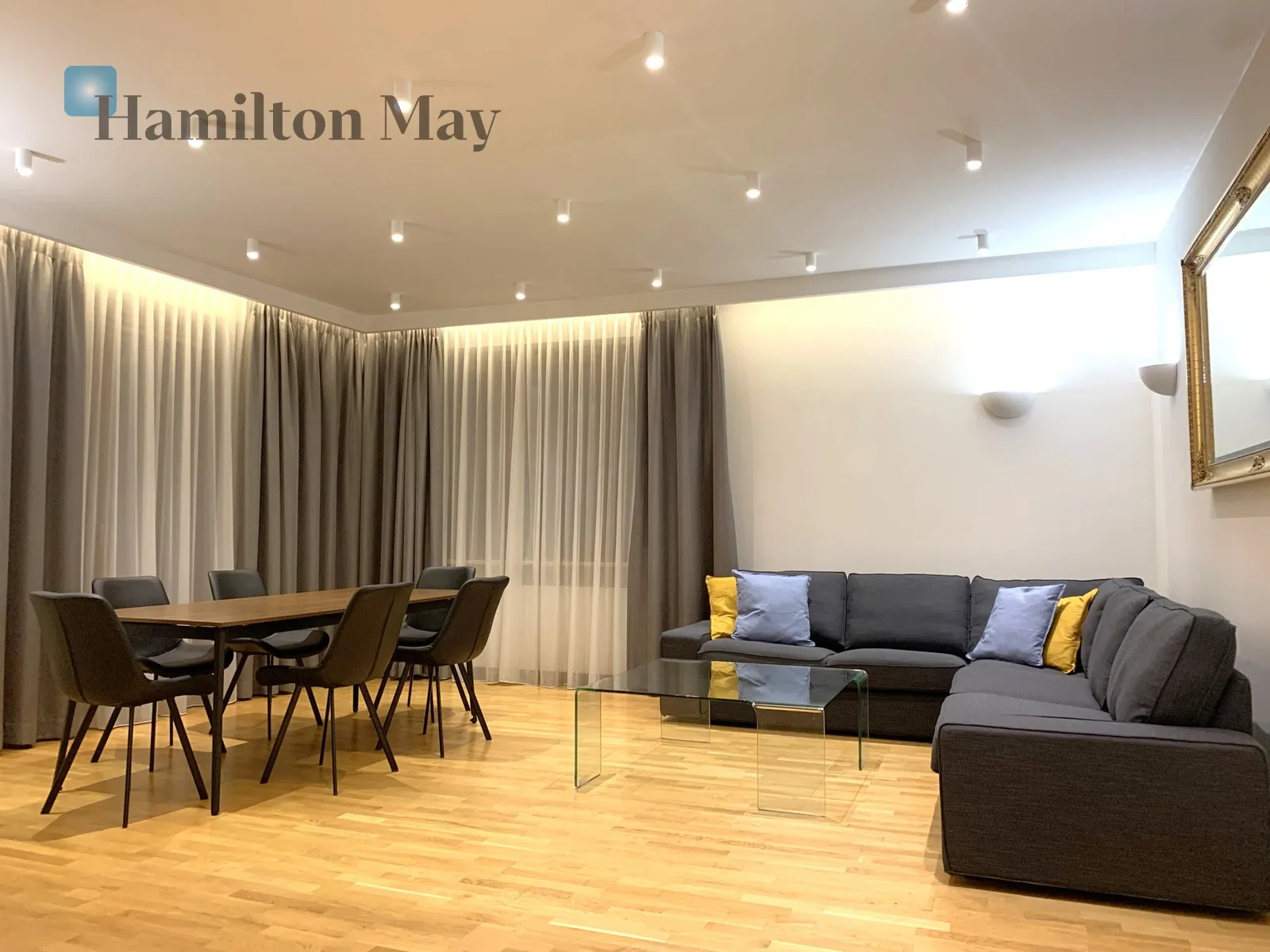 City: Warszawa Street: Leona Kruczkowskiego Region: Śródmieście Subregion: Solec Distance to centre: 1.42 km Level: 4 Price: 14700 PLN Bedrooms: 3 Bathrooms: 2 Size: 114m2 Price/m2: 129 PLN - slider
