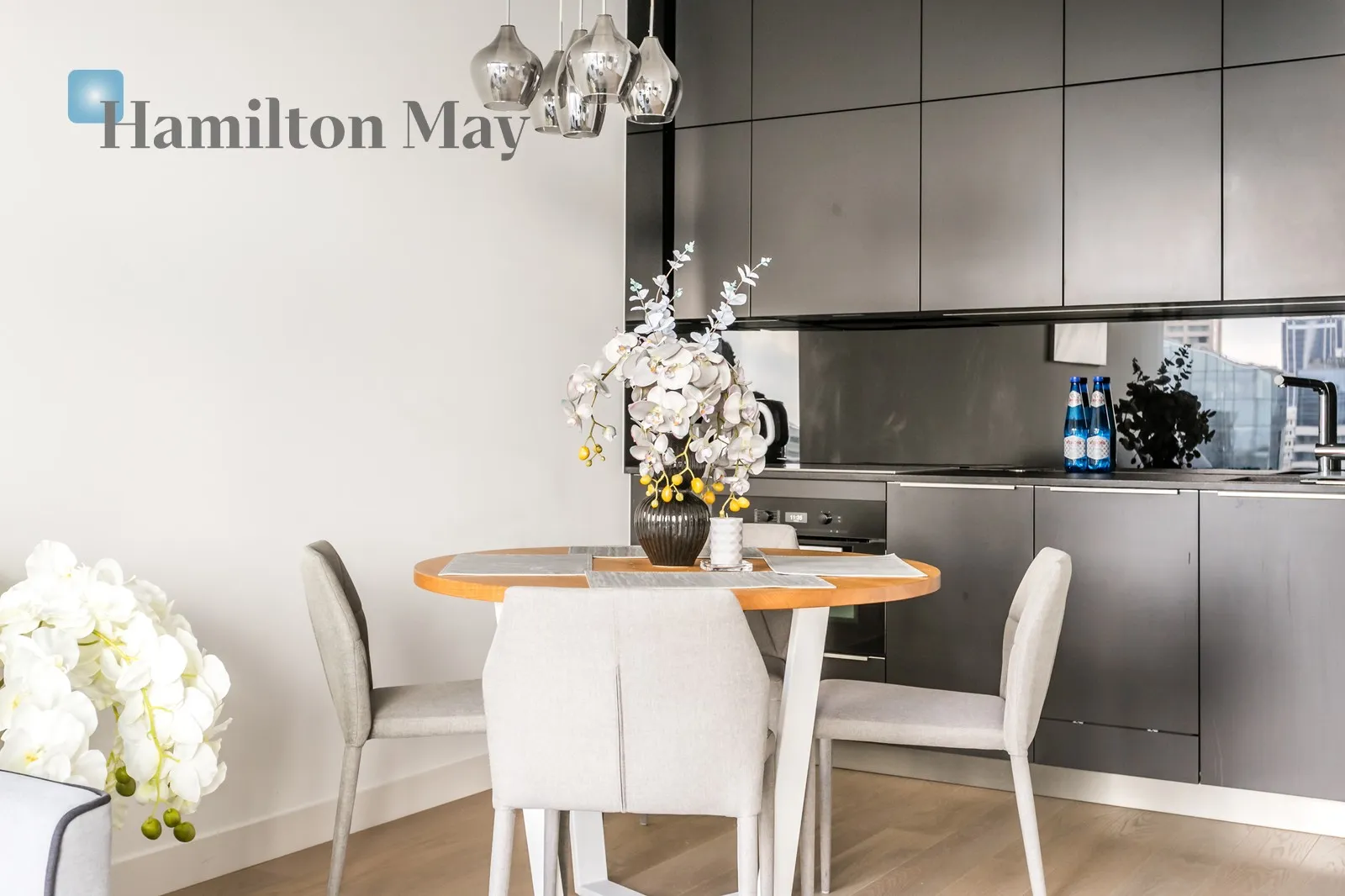 Region: Śródmieście Subregion: Śródmieście Północne Distance to centre: 0.92 km Level: 12 Price: 10000 PLN Bedrooms: 1 Bathrooms: 1 Size: 53m2 - slider