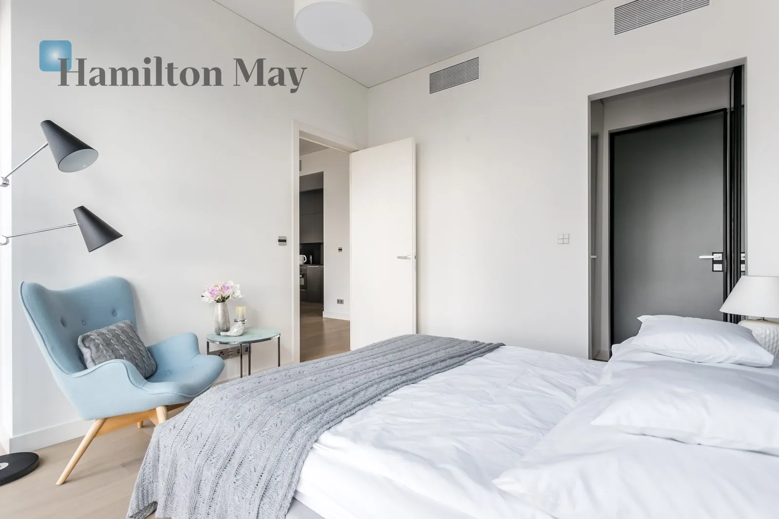 Street: Twarda Region: Śródmieście Subregion: Śródmieście Północne Distance to centre: 0.92 km Level: 12 Price: 10000 PLN Bedrooms: 1 - slider