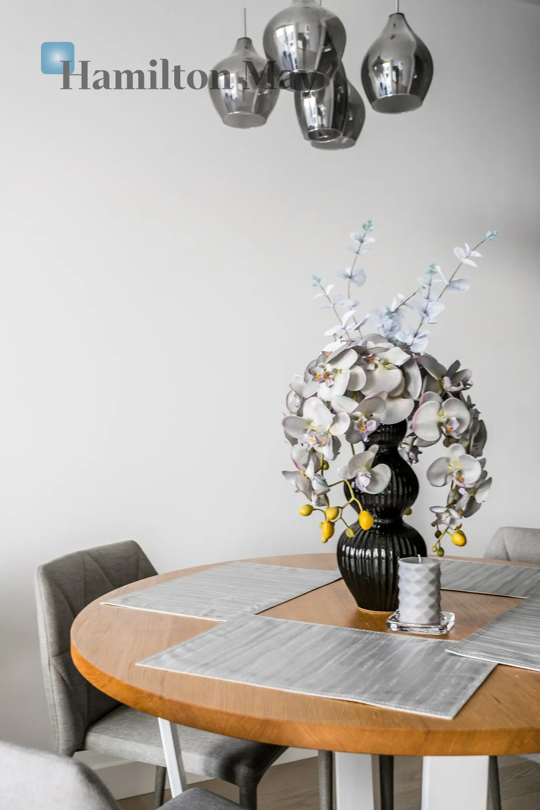 City: Warszawa Street: Twarda Region: Śródmieście Subregion: Śródmieście Północne Distance to centre: 0.92 km Level: 12 Price: 10000 PLN Bedrooms: 1 - slider