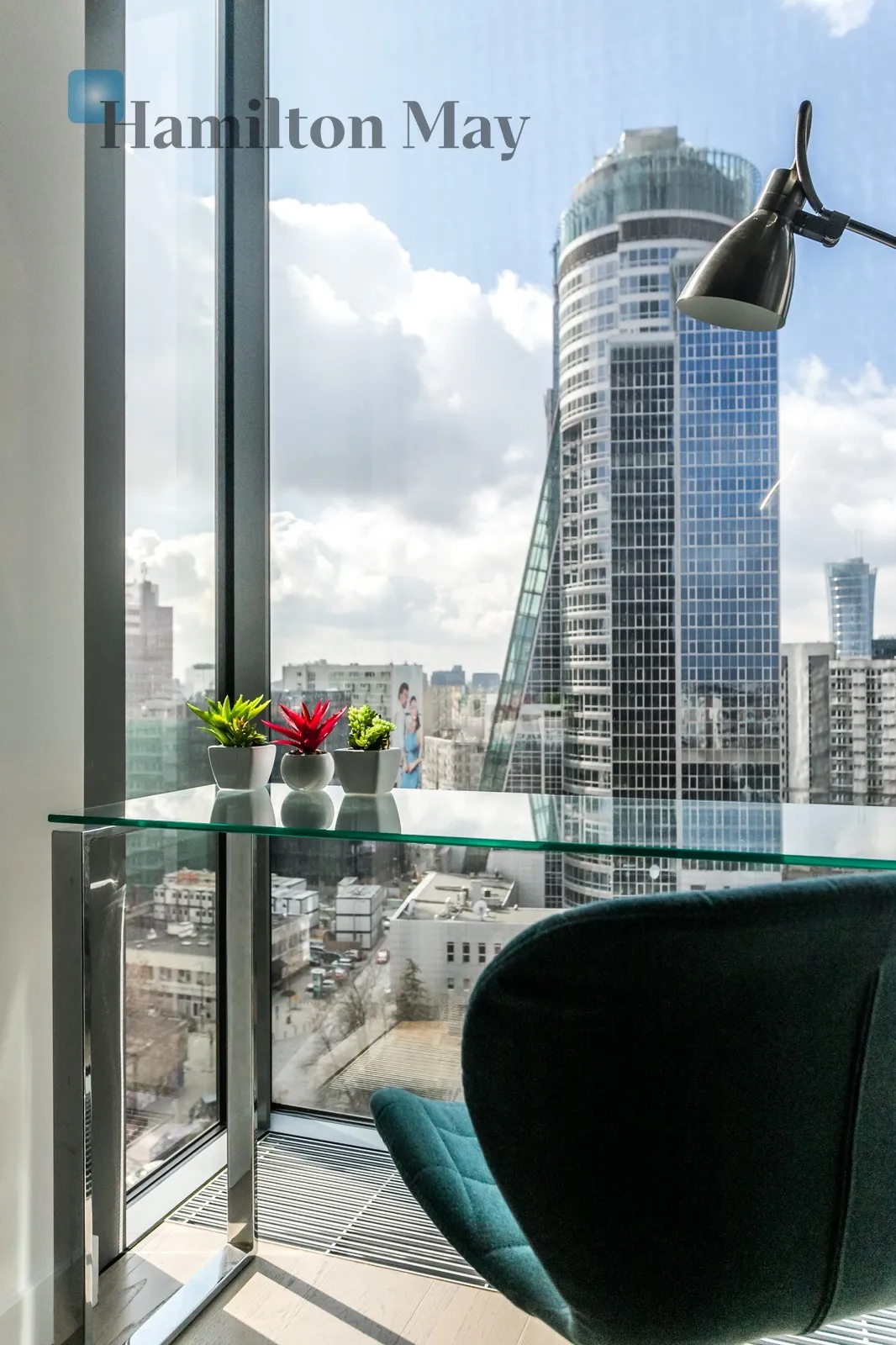 Street: Twarda Region: Śródmieście Subregion: Śródmieście Północne Distance to centre: 0.92 km Level: 12 Price: 10000 PLN Bedrooms: 1 Bathrooms: 1 Size: 53m2 - slider