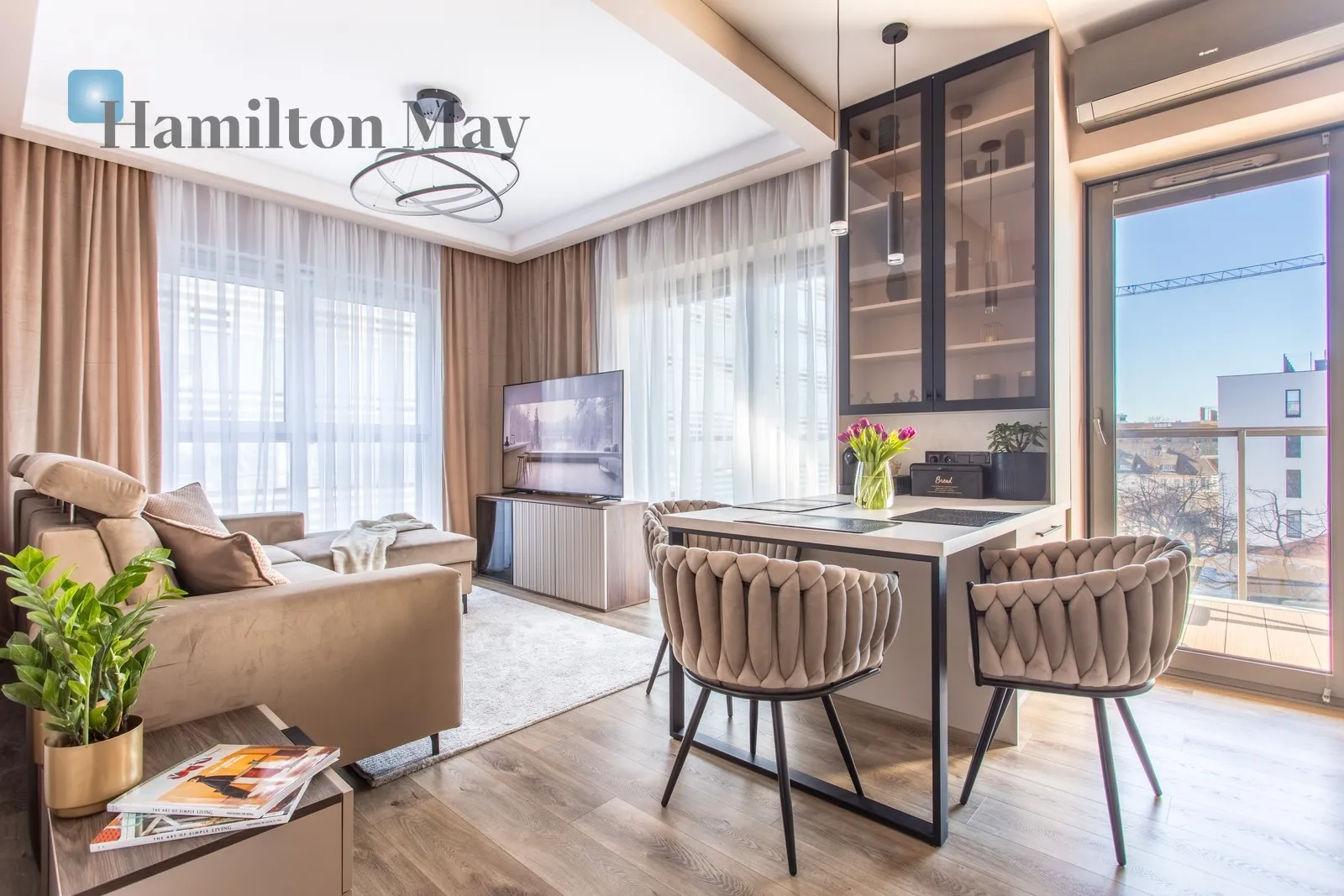 City: Wrocław Street: Mieszczańska Region: Śródmieście Subregion: Kępa Mieszczańska Distance to centre: 1.03 km Level: 5 Price: 1170000 PLN Bedrooms: 2 Bathrooms: 1 Size: 53.39m2 Price/m2: 21914 PLN - slider