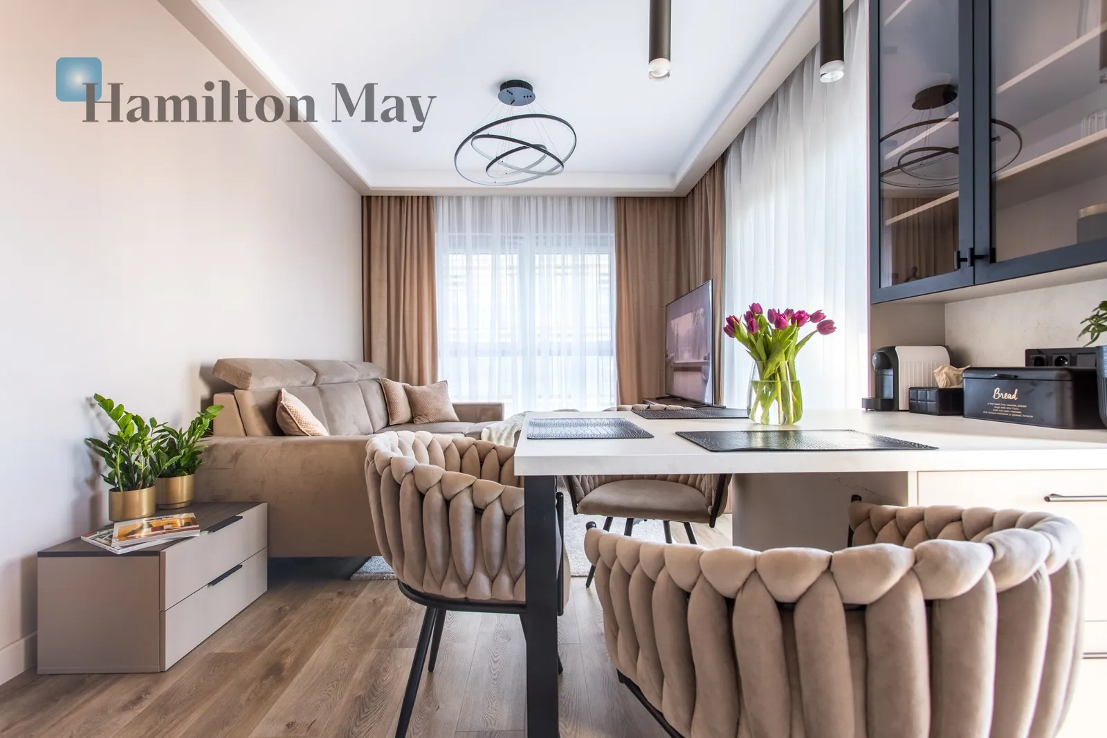 City: Wrocław Street: Mieszczańska Region: Śródmieście Subregion: Kępa Mieszczańska Distance to centre: 1.03 km Level: 5 Price: 1170000 PLN Bedrooms: 2 Bathrooms: 1 Size: 53.39m2 - slider