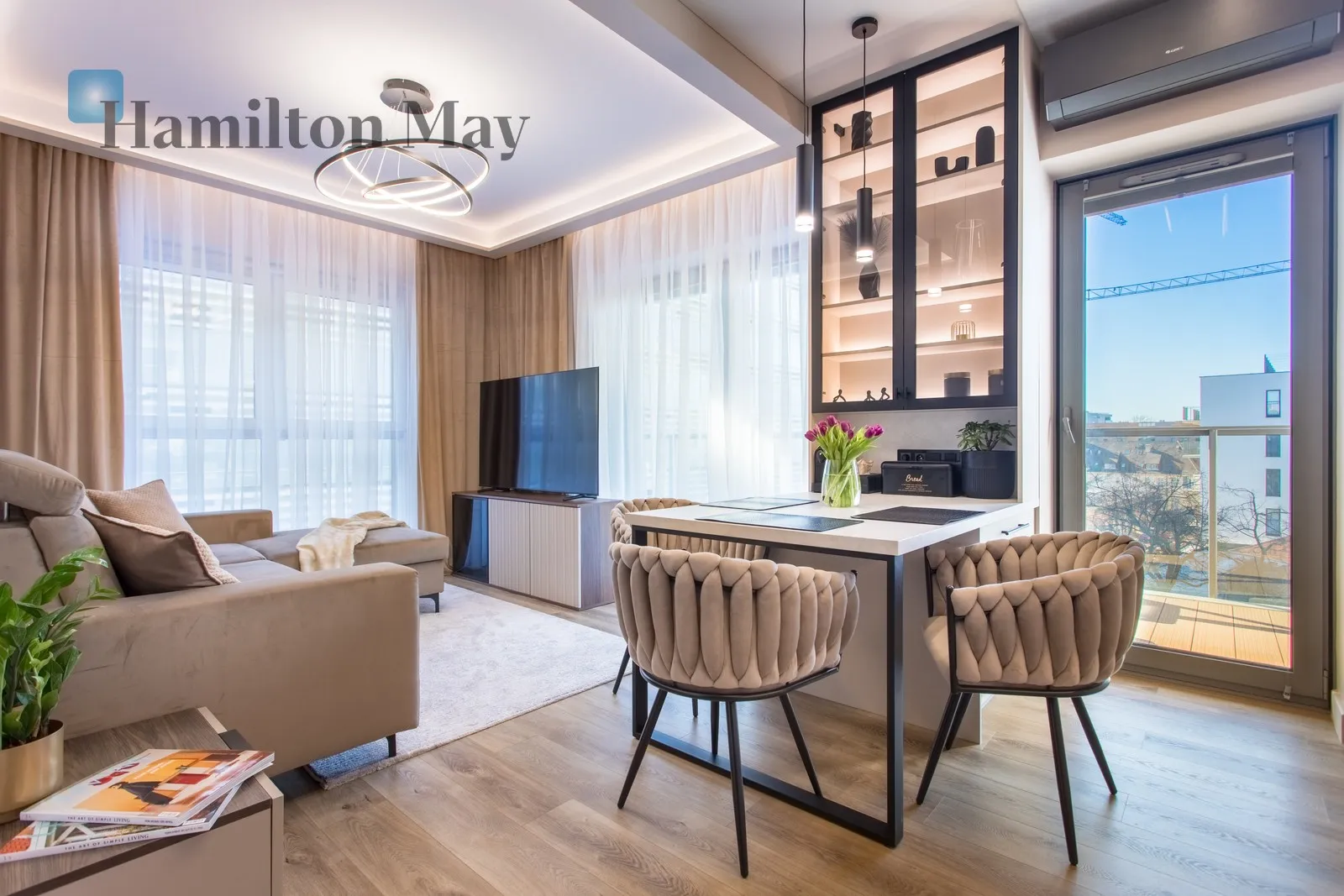 Street: Mieszczańska Region: Śródmieście Subregion: Kępa Mieszczańska Distance to centre: 1.03 km Level: 5 Price: 1170000 PLN Bedrooms: 2 Bathrooms: 1 Size: 53.39m2 Price/m2: 21914 PLN - slider