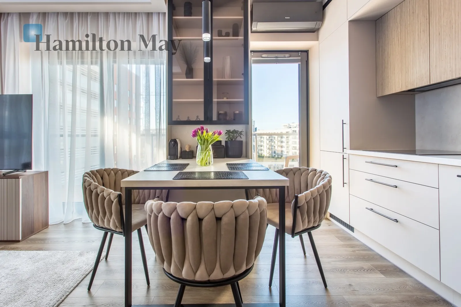 City: Wrocław Street: Mieszczańska Region: Śródmieście Subregion: Kępa Mieszczańska Distance to centre: 1.03 km Level: 5 Price: 1170000 PLN Bedrooms: 2 Bathrooms: 1 - slider