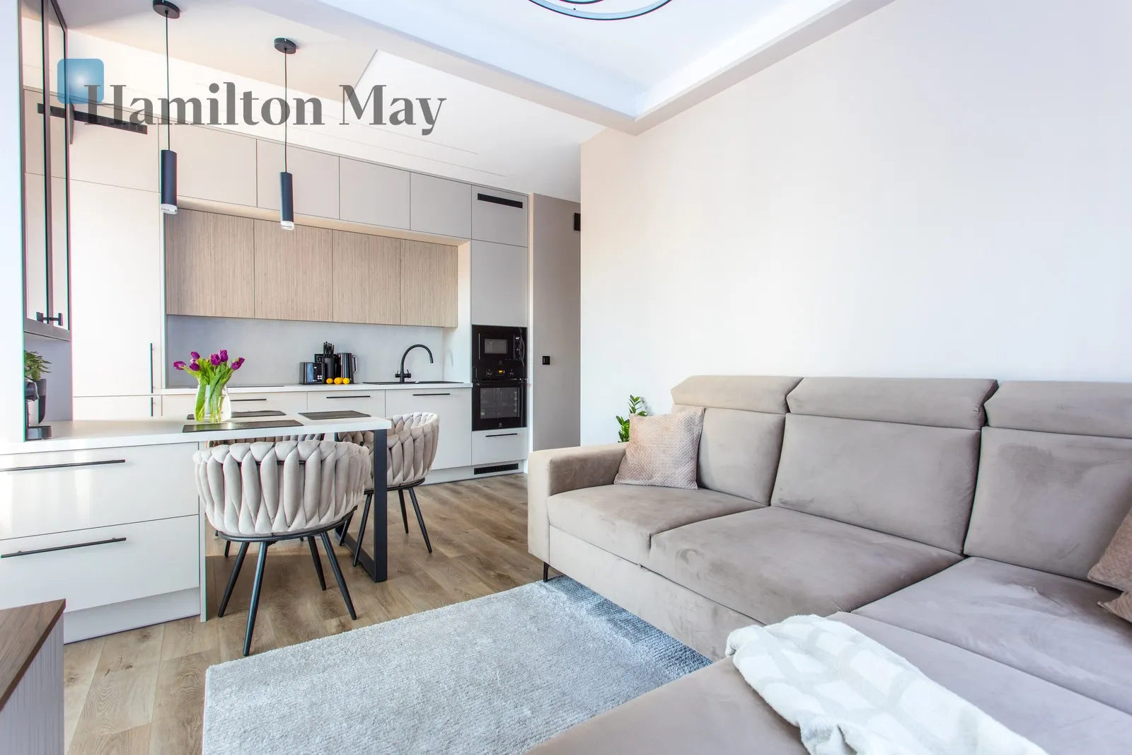 Region: Śródmieście Subregion: Kępa Mieszczańska Distance to centre: 1.03 km Level: 5 Price: 1170000 PLN Bedrooms: 2 Bathrooms: 1 Size: 53.39m2 Price/m2: 21914 PLN - slider