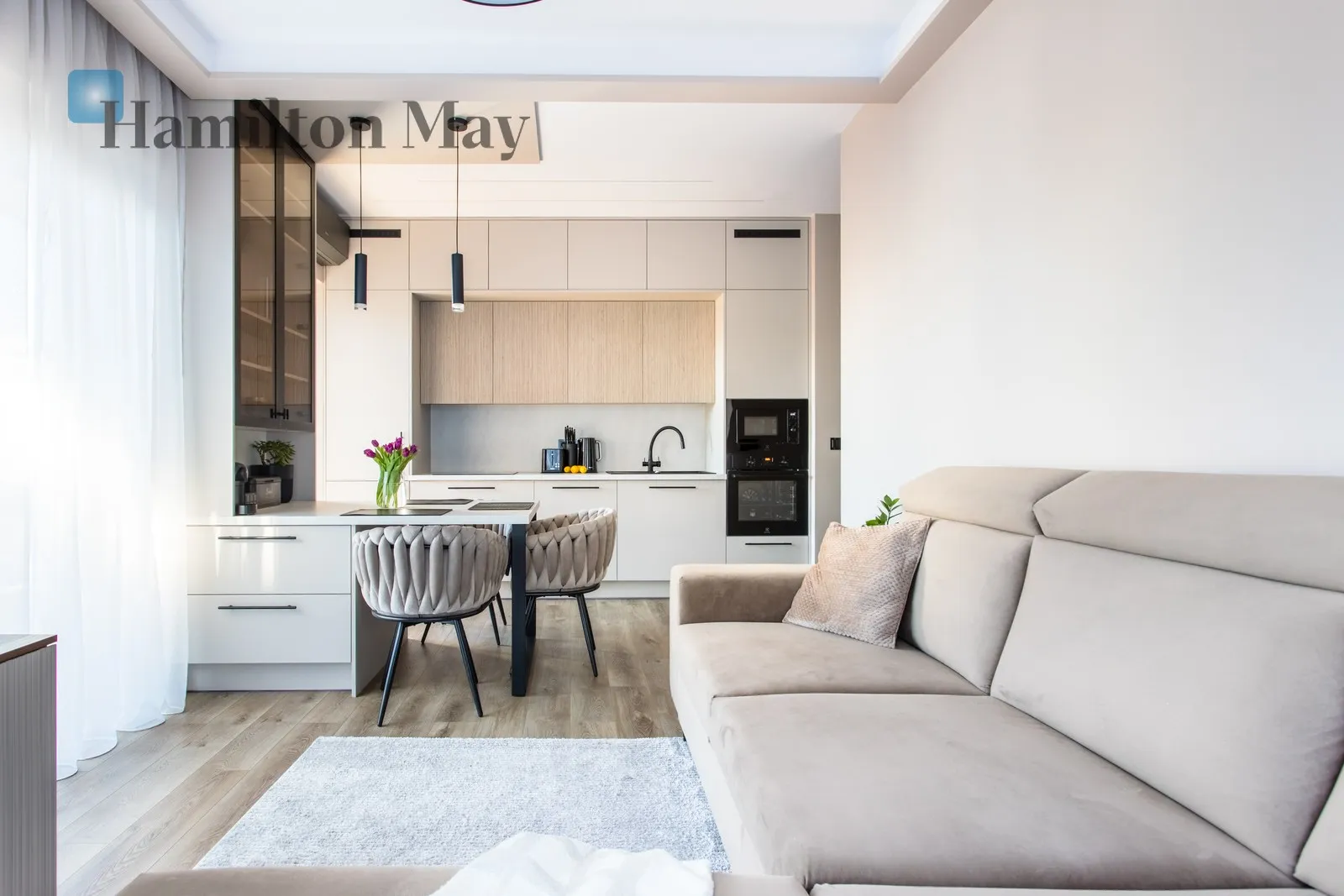 Street: Mieszczańska Region: Śródmieście Subregion: Kępa Mieszczańska Distance to centre: 1.03 km Level: 5 Price: 1170000 PLN Bedrooms: 2 Bathrooms: 1 - slider