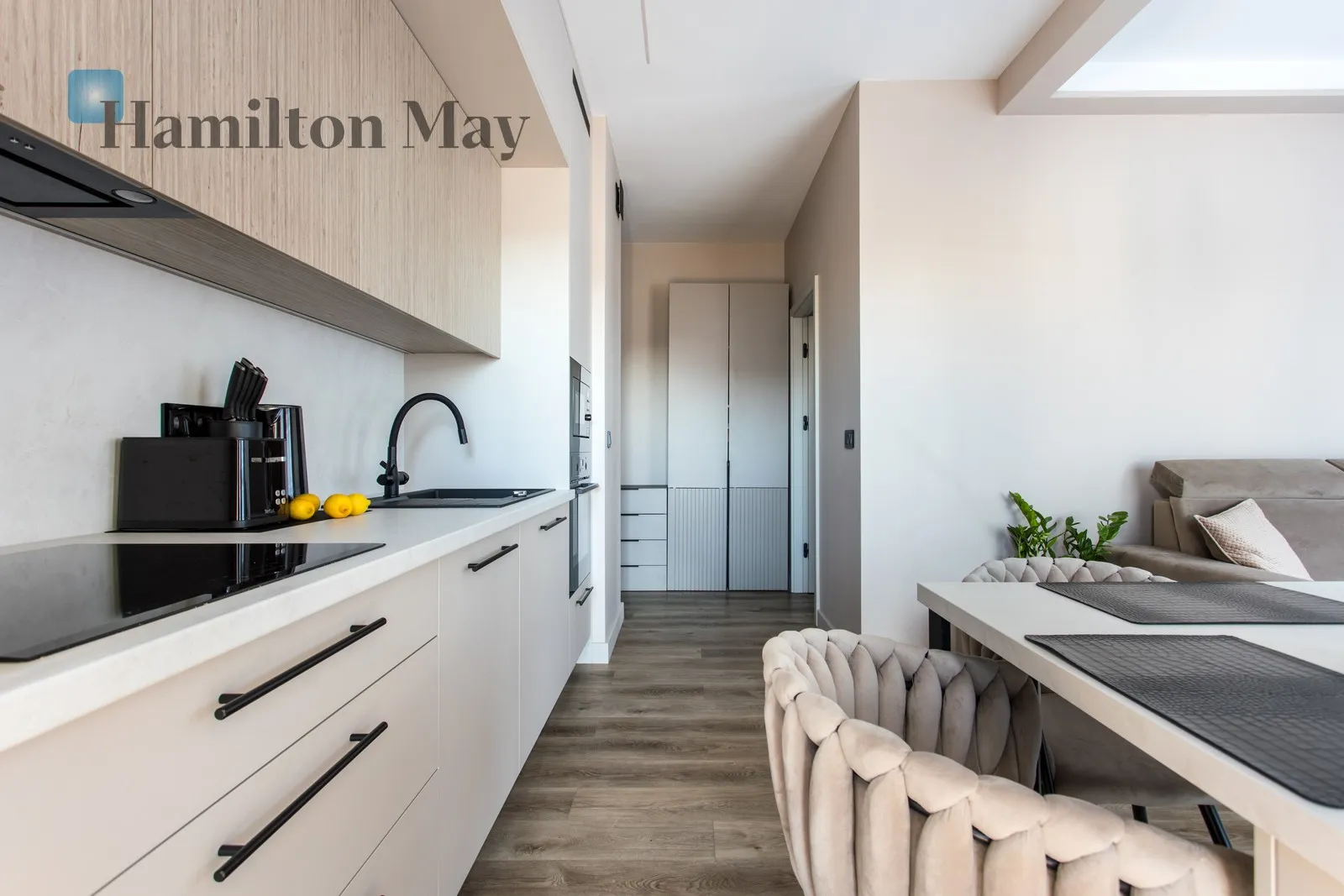 Region: Śródmieście Subregion: Kępa Mieszczańska Distance to centre: 1.03 km Level: 5 Price: 1170000 PLN Bedrooms: 2 Bathrooms: 1 Size: 53.39m2 - slider