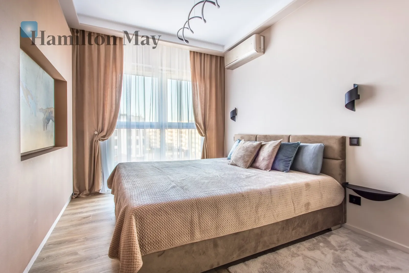 Street: Mieszczańska Region: Śródmieście Subregion: Kępa Mieszczańska Distance to centre: 1.03 km Level: 5 Price: 1170000 PLN Bedrooms: 2 - slider