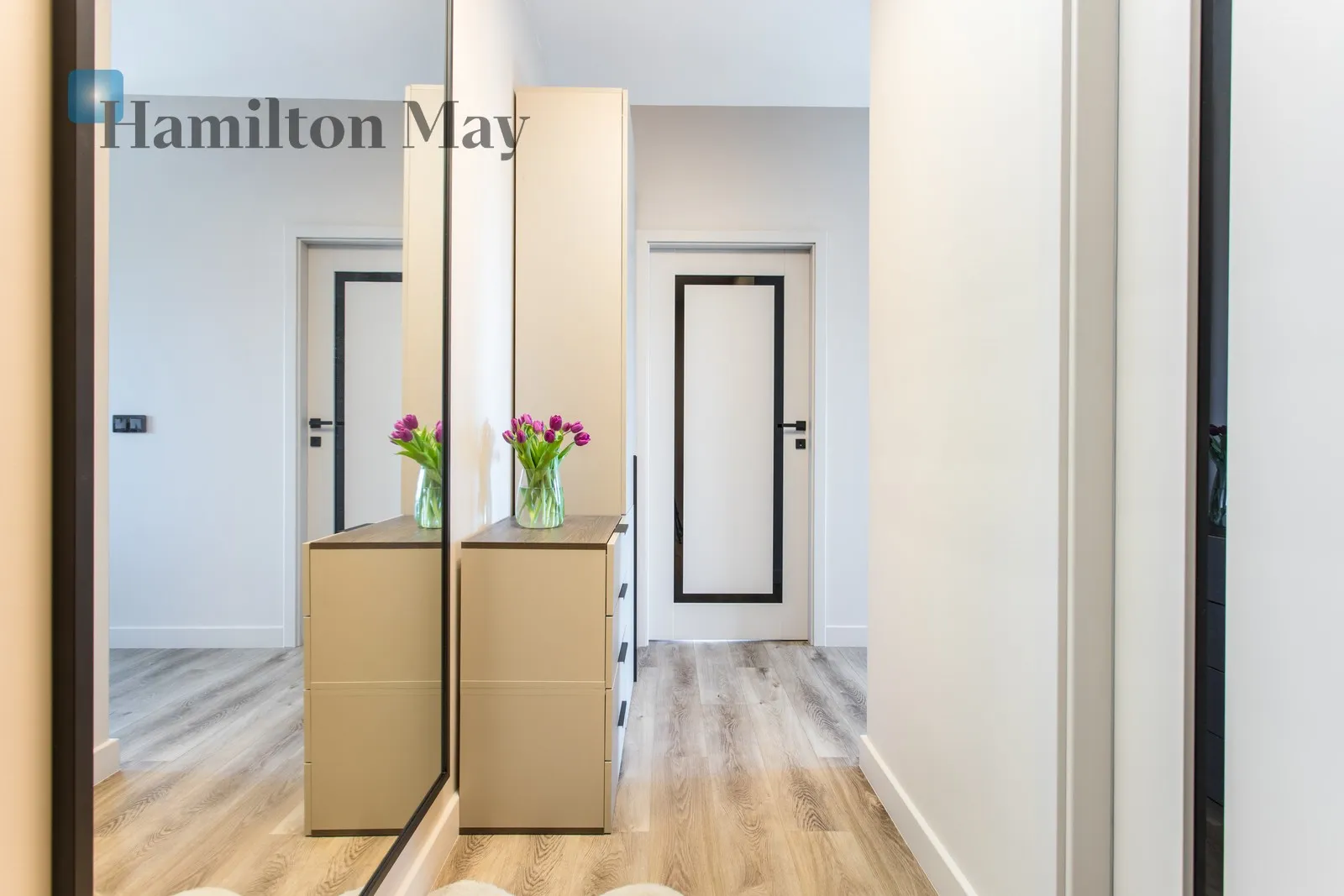 Subregion: Kępa Mieszczańska Distance to centre: 1.03 km Level: 5 Price: 1170000 PLN Bedrooms: 2 Bathrooms: 1 Size: 53.39m2 - slider