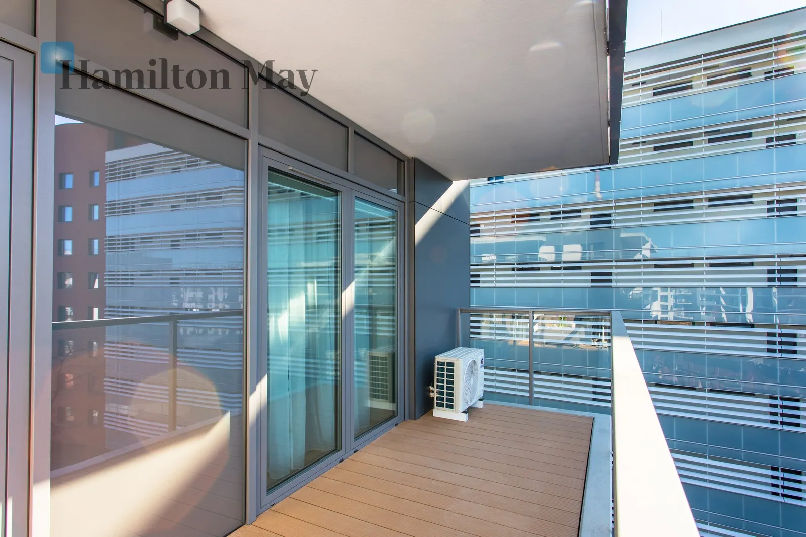 Subregion: Kępa Mieszczańska Distance to centre: 1.03 km Level: 5 Price: 1170000 PLN Bedrooms: 2 Bathrooms: 1 - slider