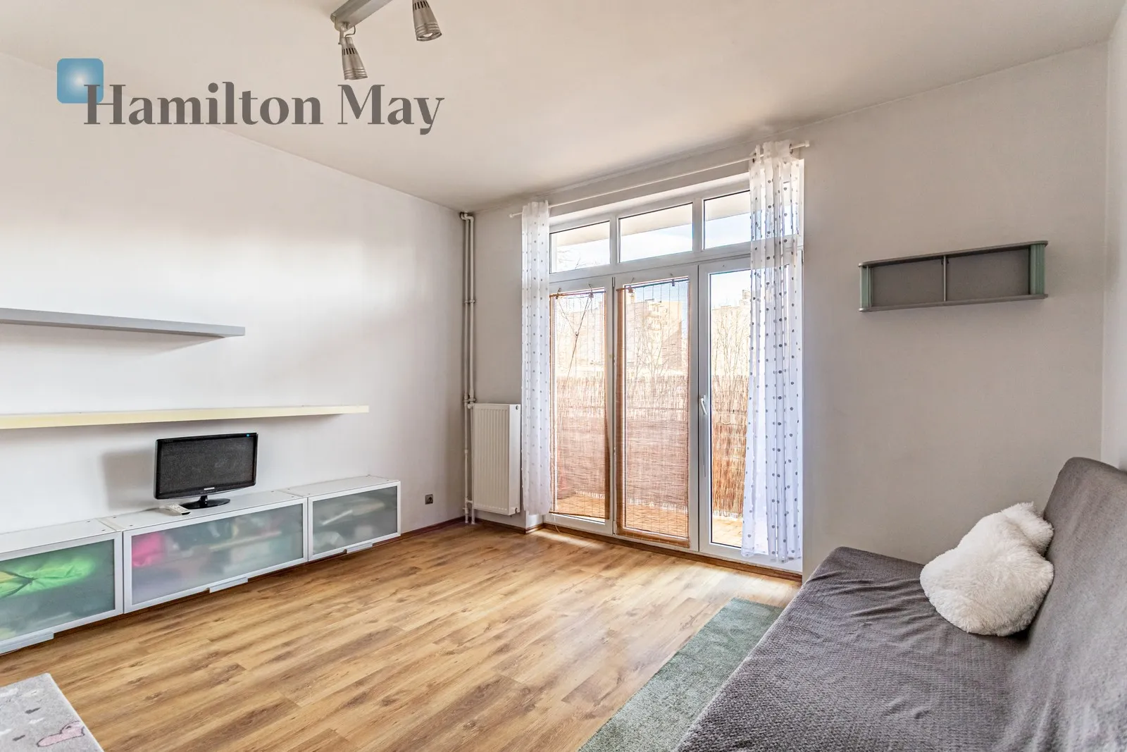 One bedroom apartment with a balcony in an attractive location between Wierzbno and Racławicka metro stations - slider