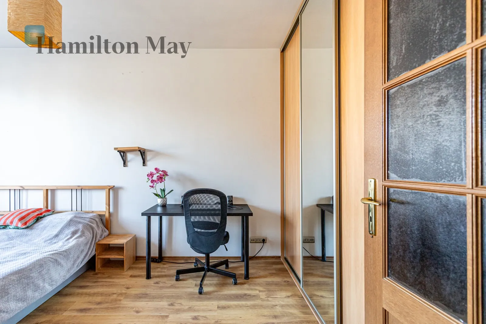 One bedroom apartment with a balcony in an attractive location between Wierzbno and Racławicka metro stations - slider