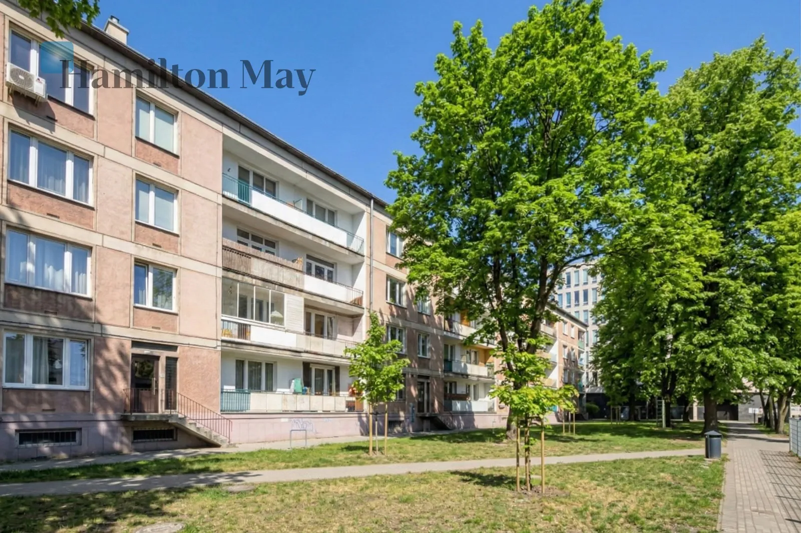 One bedroom apartment with a balcony in an attractive location between Wierzbno and Racławicka metro stations - slider