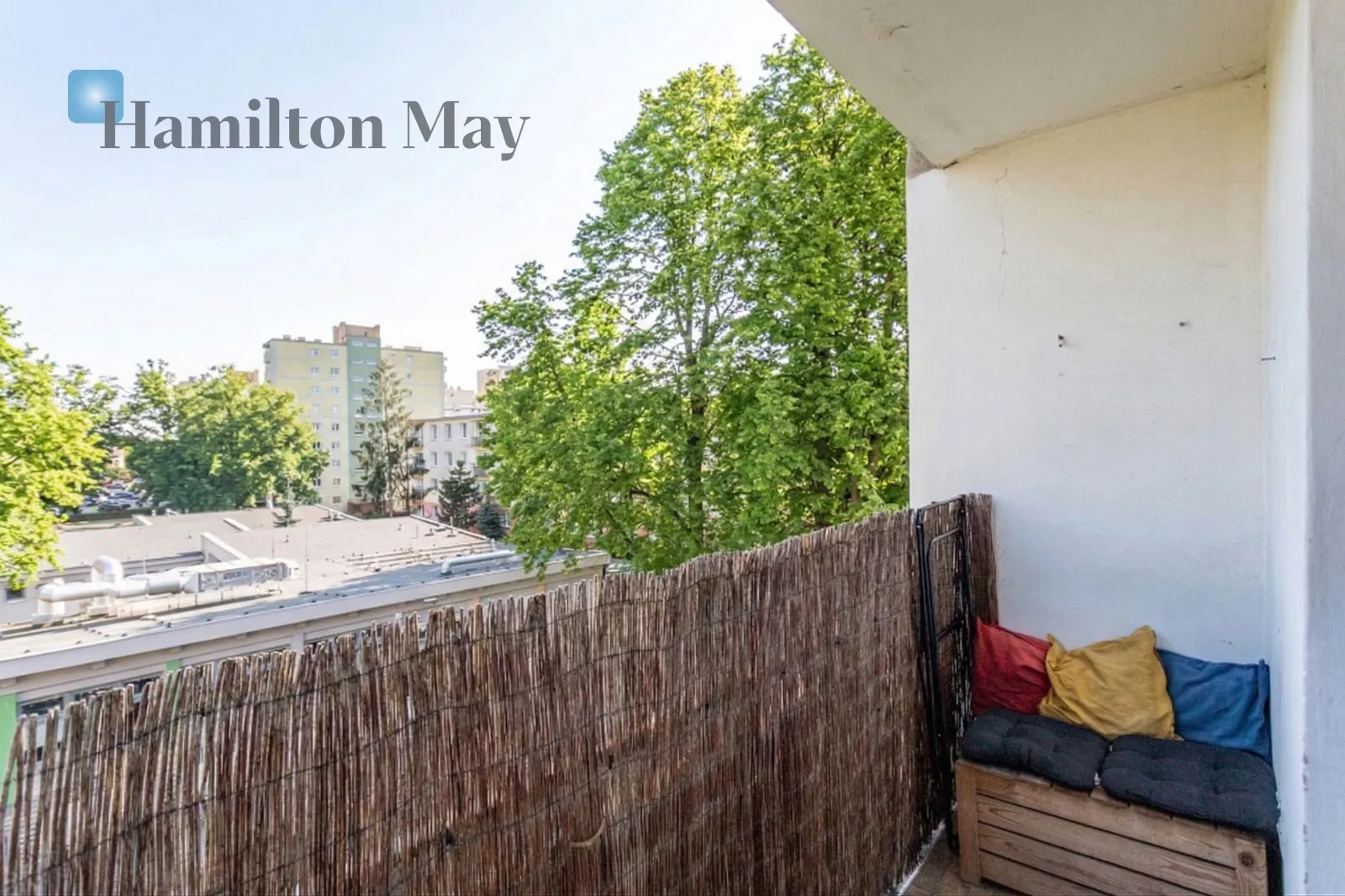 One bedroom apartment with a balcony in an attractive location between Wierzbno and Racławicka metro stations - slider