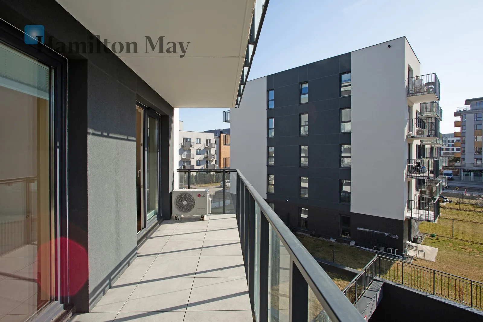 Nowoczesne 4-pokojowe mieszkanie z miejscem postojowym w garażu podziemnym przy ul. Rydlówka w Krakowie - slider