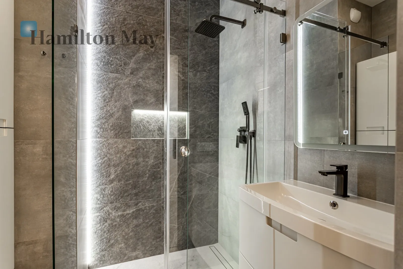 Luksusowy apartament z 85 metrowym tarasem  - slider