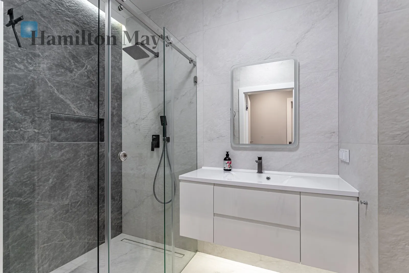 Luksusowy apartament z 85 metrowym tarasem  - slider