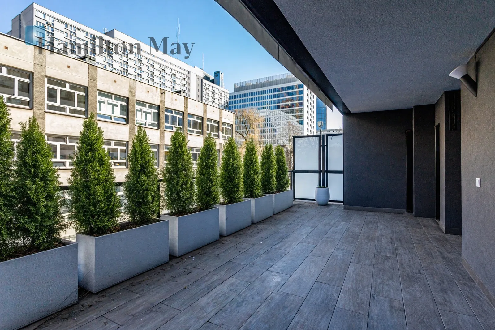 City: Warszawa Street: Grzybowska Region: Wola Subregion: Mirów Distance to centre: 1.33 km - slider