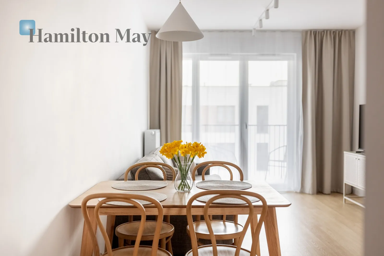 Street: Myśliwska Region: Podgórze Subregion: Płaszów Distance to centre: 4.69 km Level: 5 Price: 3300 PLN Bedrooms: 2 Bathrooms: 1 Size: 54.14m2 - slider