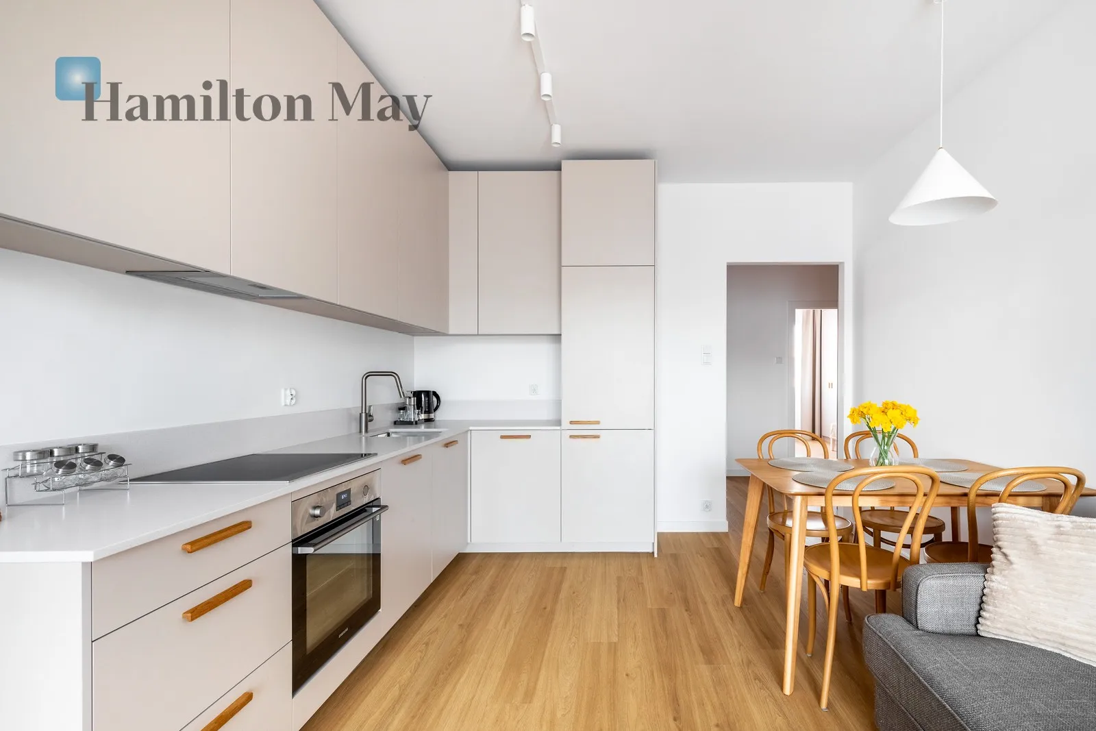 City: Kraków Street: Myśliwska Region: Podgórze Subregion: Płaszów Distance to centre: 4.69 km Level: 5 Price: 3300 PLN - slider