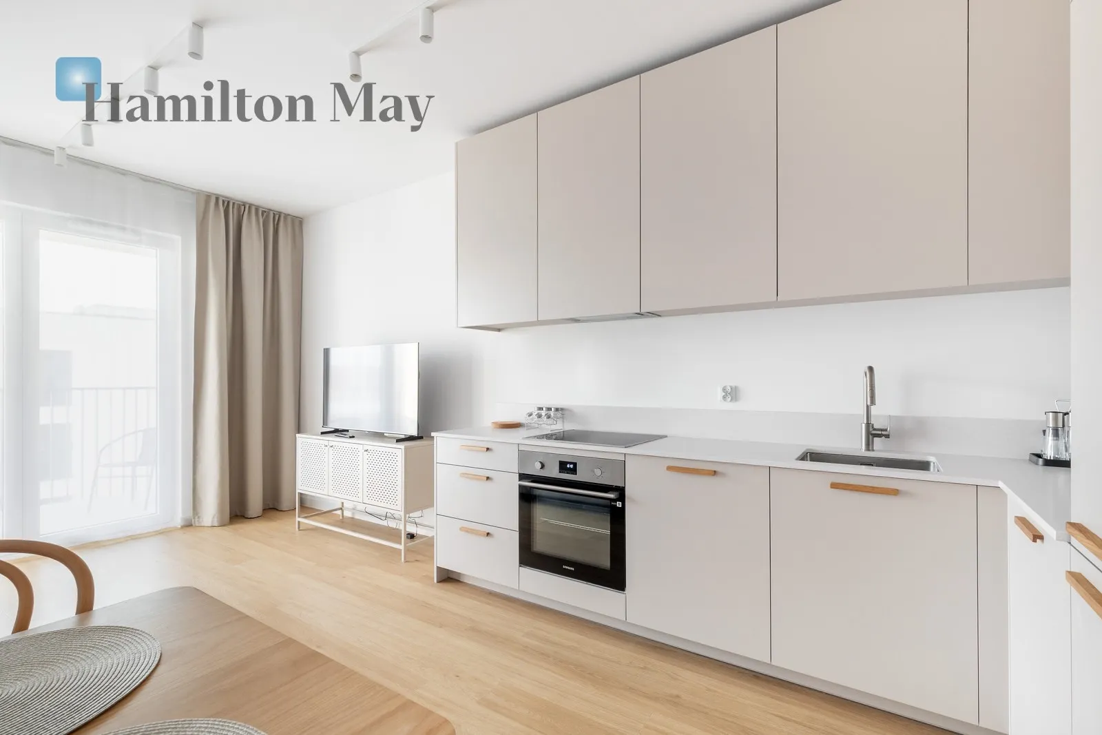 Street: Myśliwska Region: Podgórze Subregion: Płaszów Distance to centre: 4.69 km Level: 5 Price: 3300 PLN Bedrooms: 2 - slider