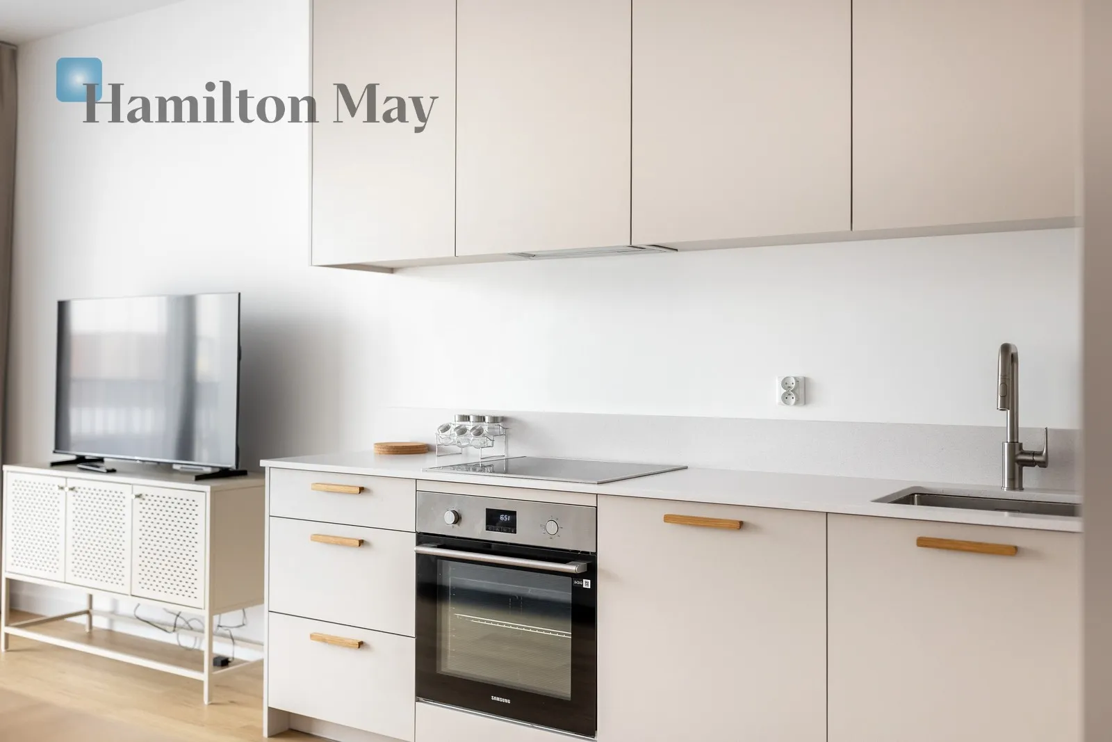 Distance to centre: 4.69 km Level: 5 Price: 3300 PLN Bedrooms: 2 Bathrooms: 1 Size: 54.14m2 Price/m2: 61 PLN - slider